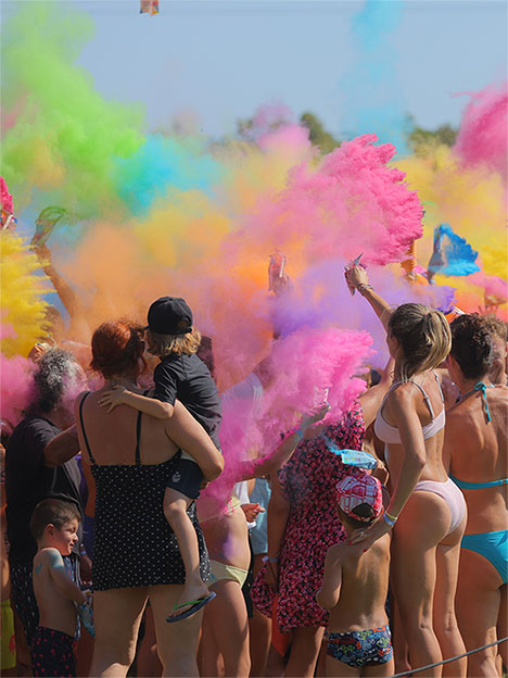 Festa in spiaggia dell'animazione del Pappasole Camping Village