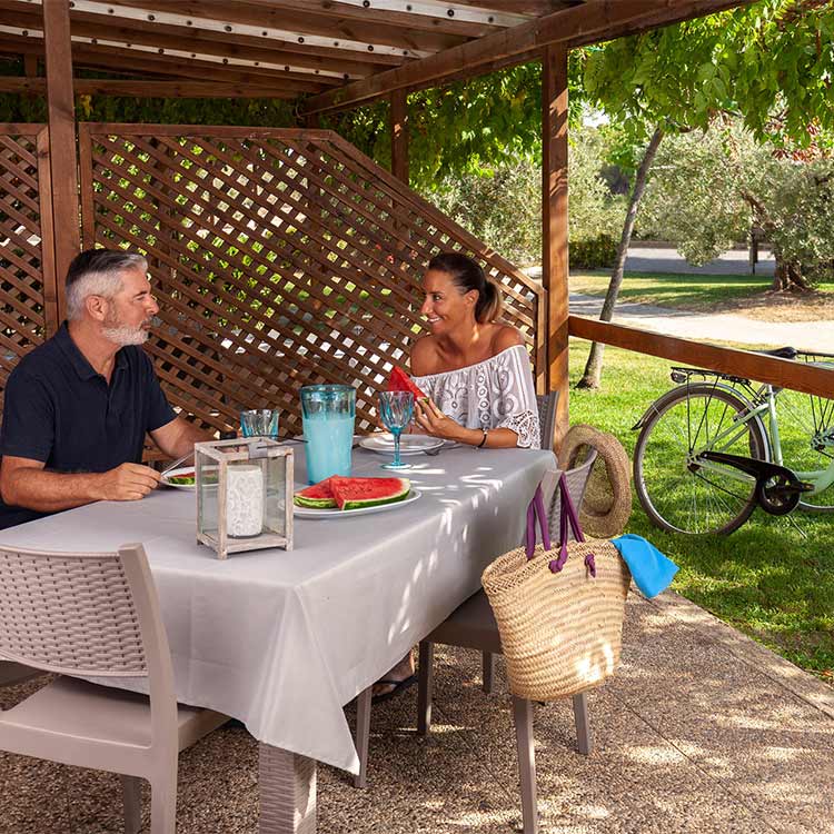 Pranzo nella veranda del Bungalow De Luxe