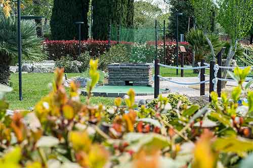 Campo da mini golf da 18 buche al Pappasole Camping Village